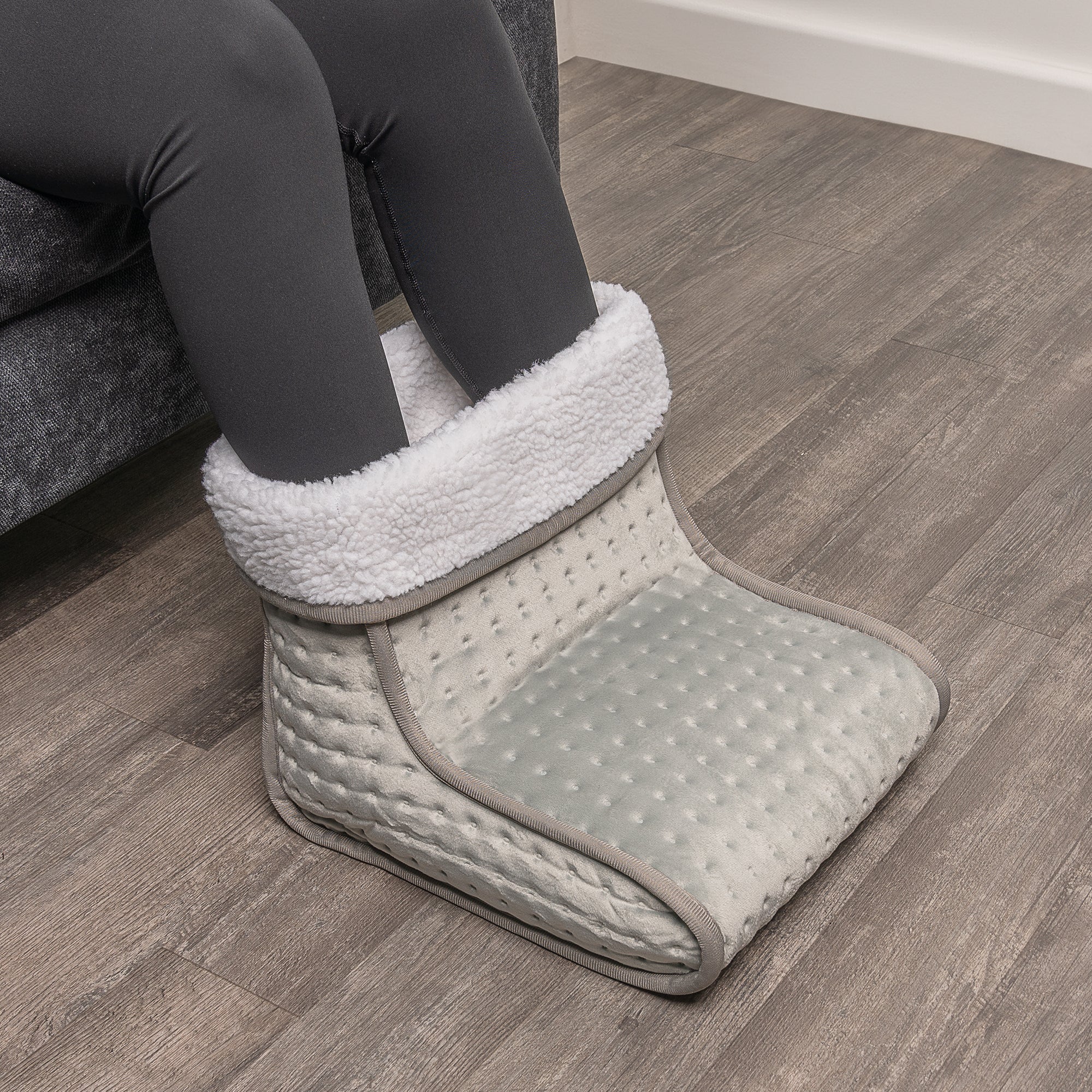 Daewoo Heated Foot Warmer with Remote Control