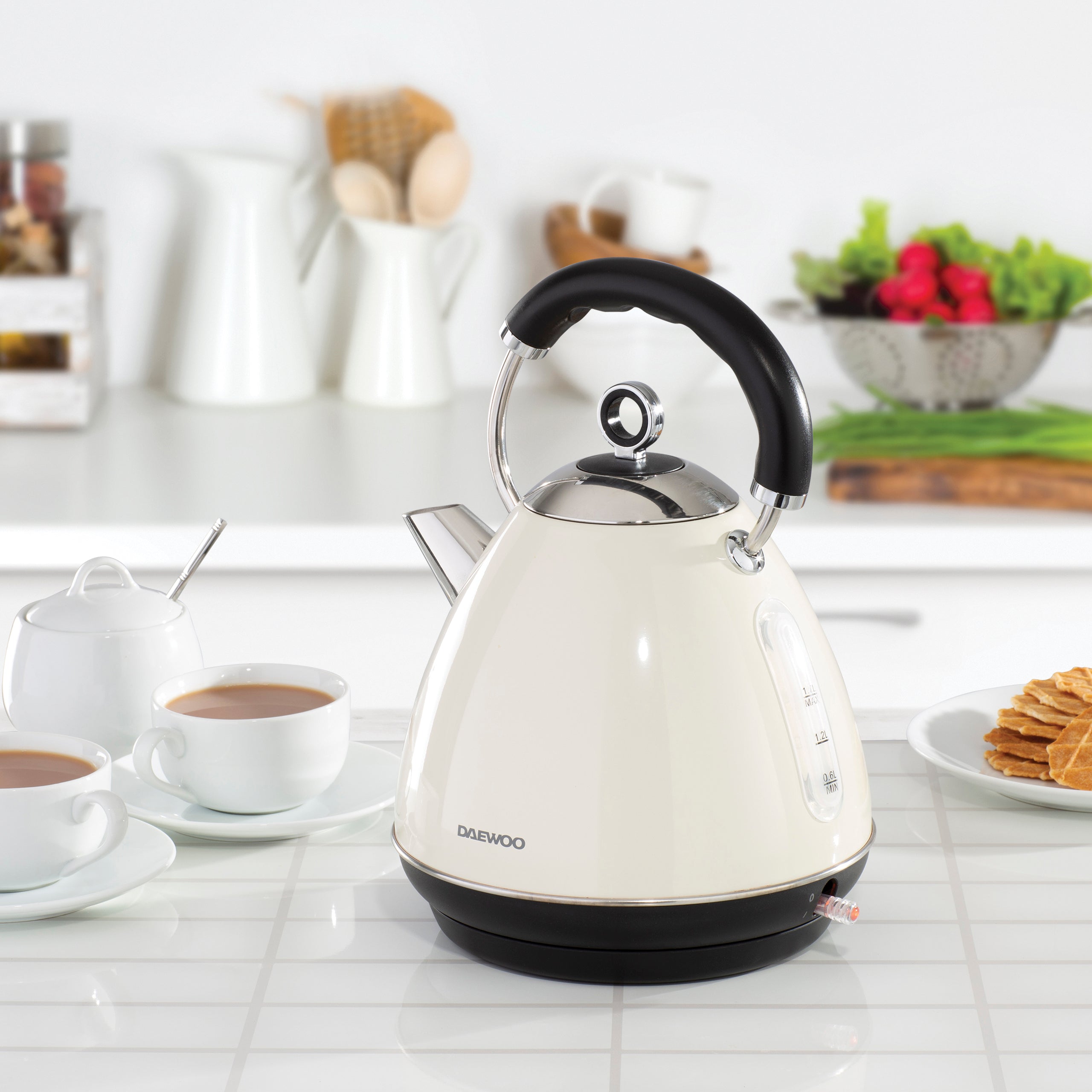 Daewoo Cream Kensington Pyramid Kettle & 4-Slice Toaster Set