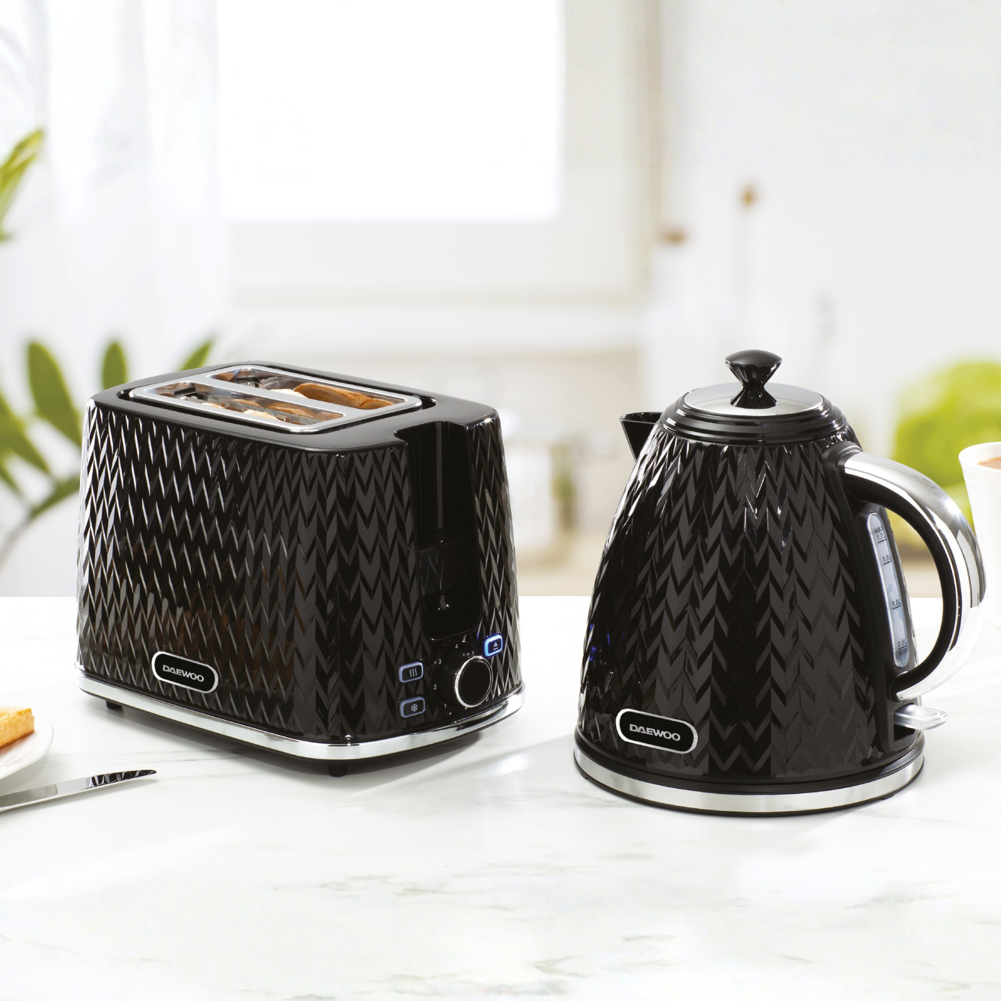 Daewoo Black Argyle 1.7L Jug Kettle