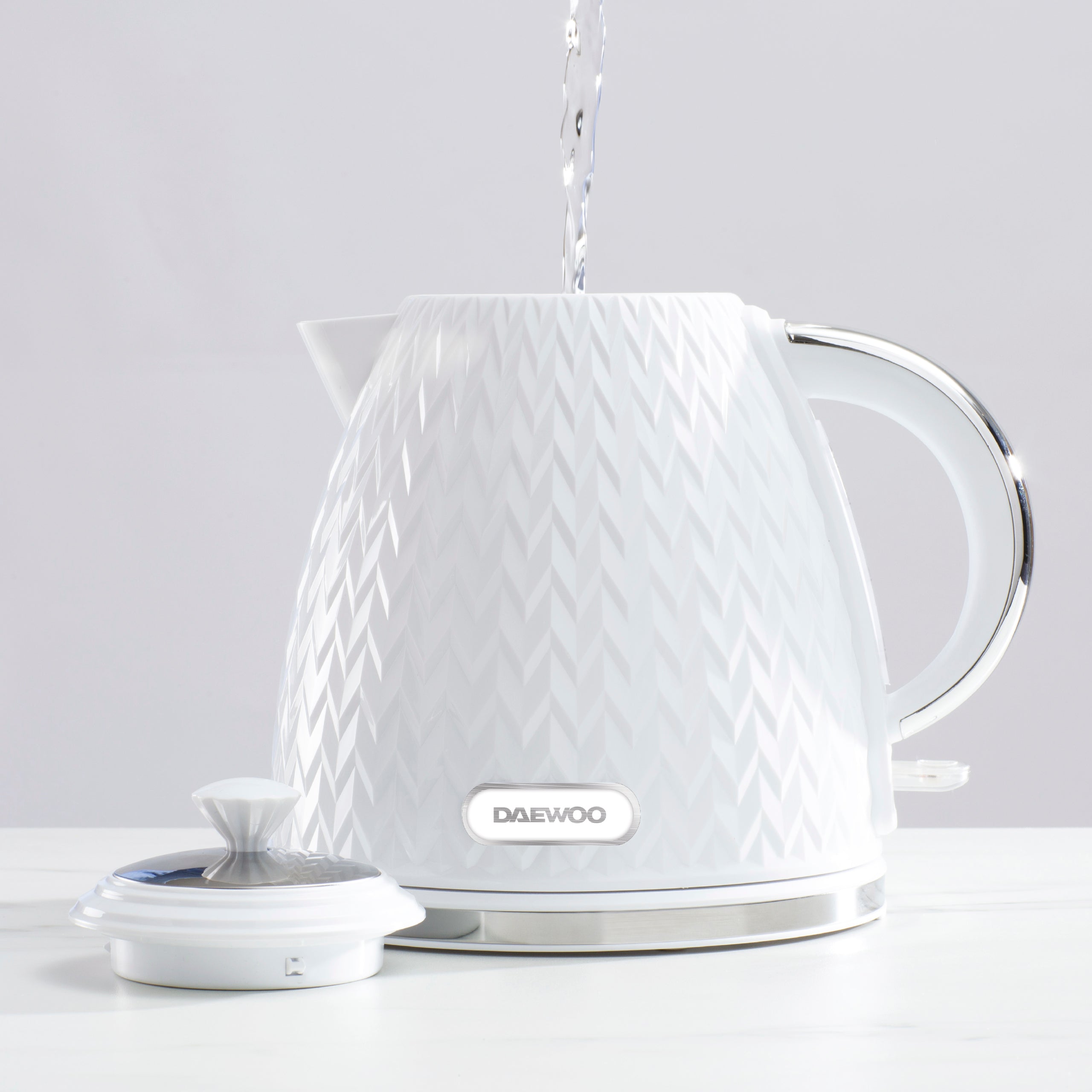 Daewoo White Argyle Kettle & 4 Slice Toaster Set