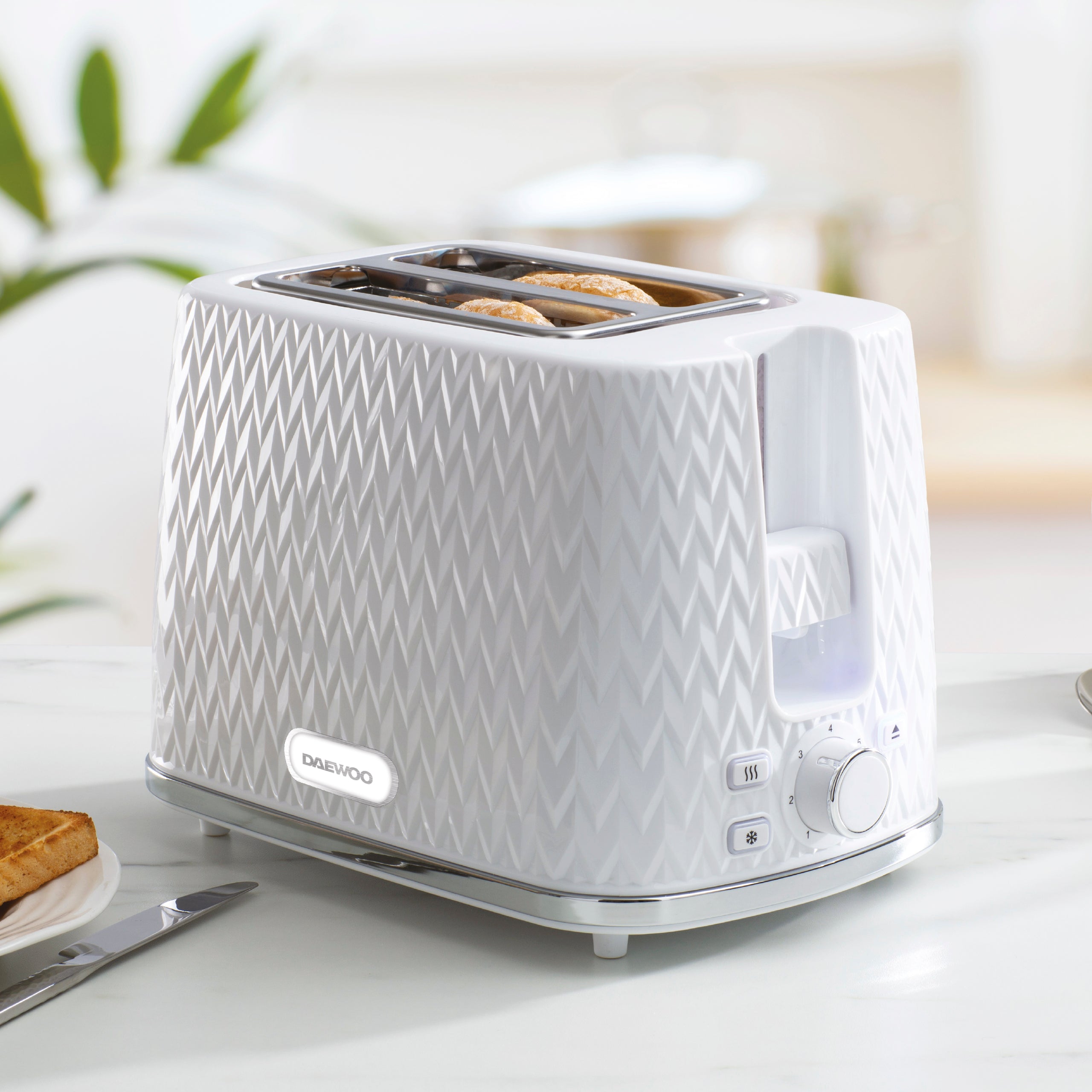 Daewoo White Argyle 2 Slice Toaster