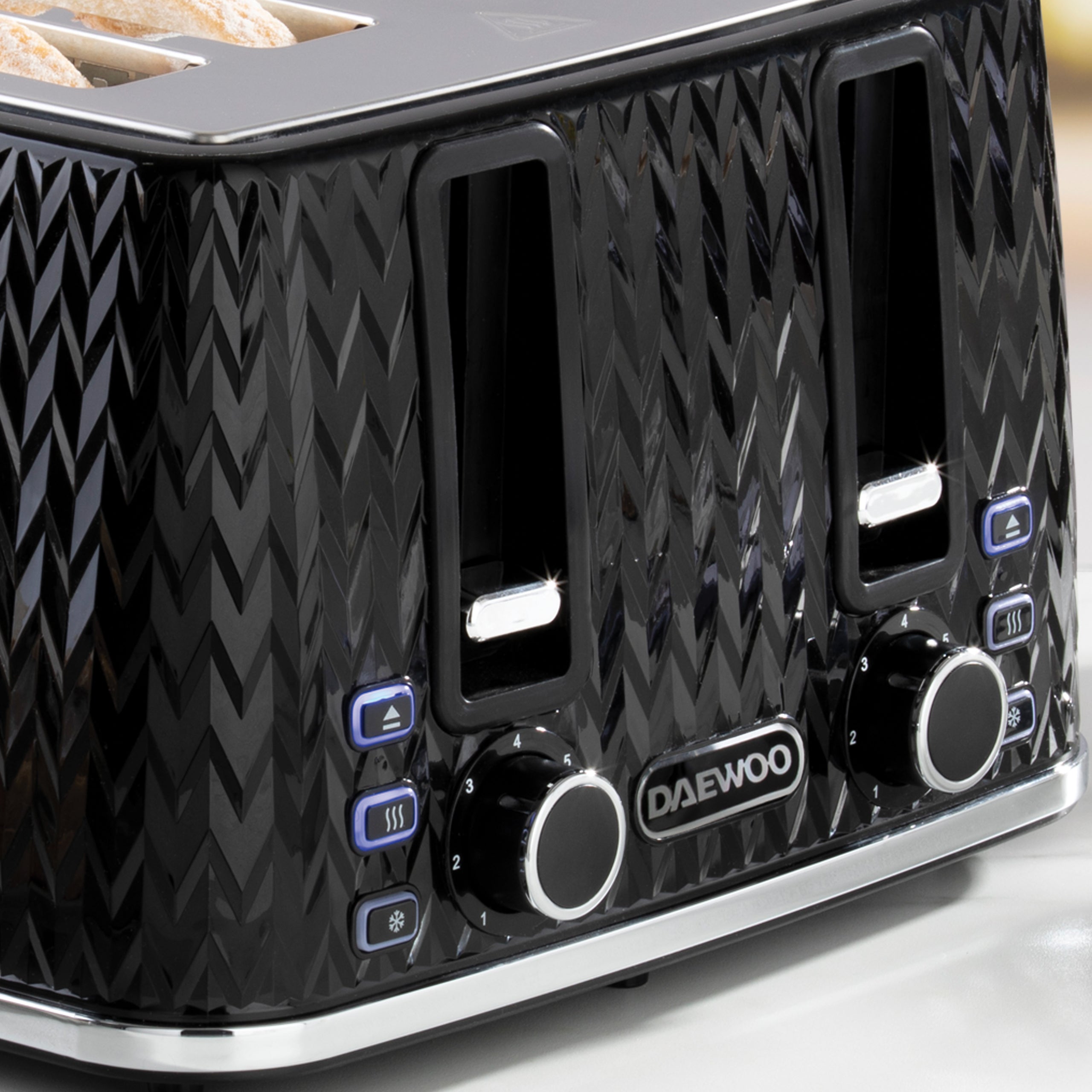 Daewoo Black Argyle Kettle & 4 Slice Toaster Set