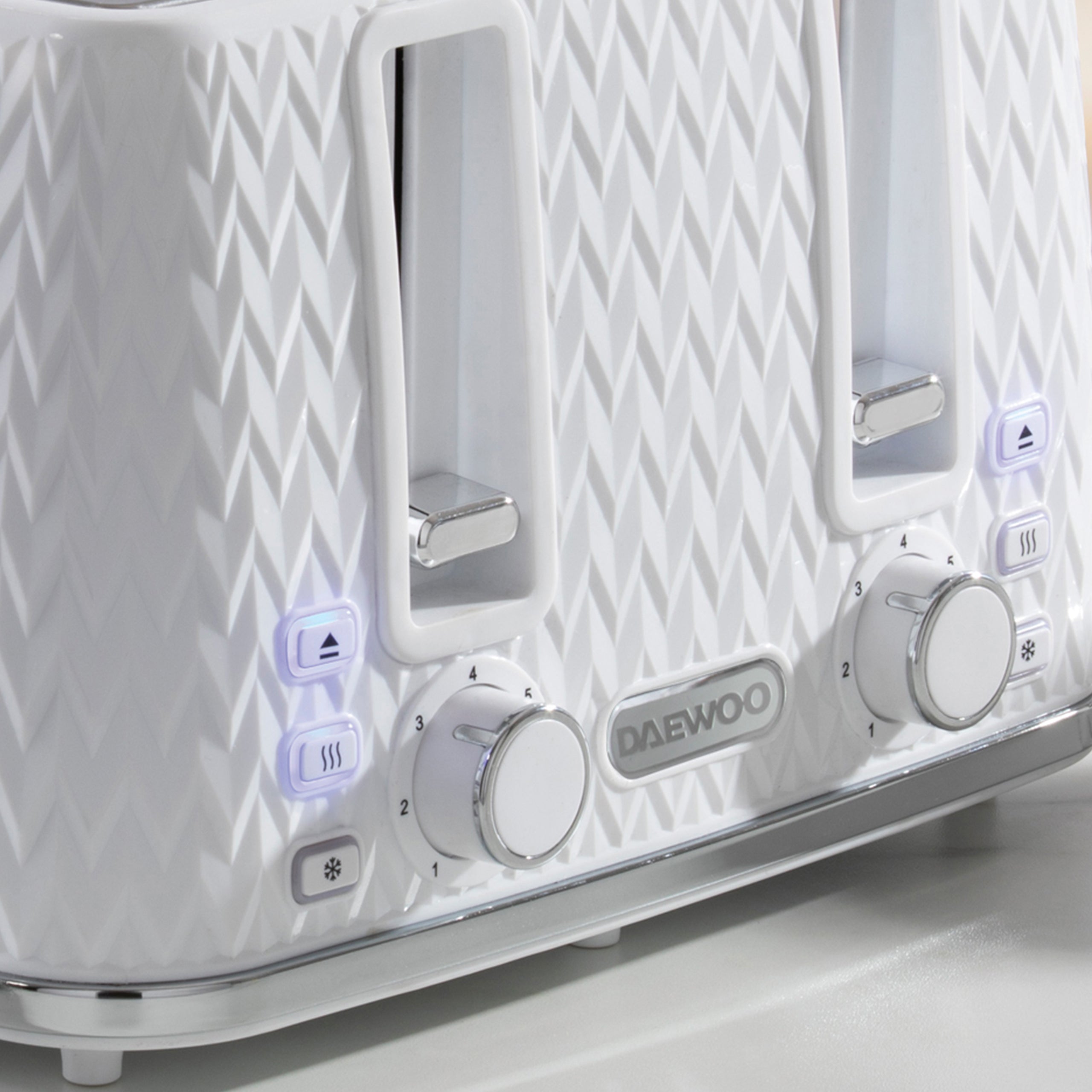 Daewoo White Argyle 4 Slice Toaster