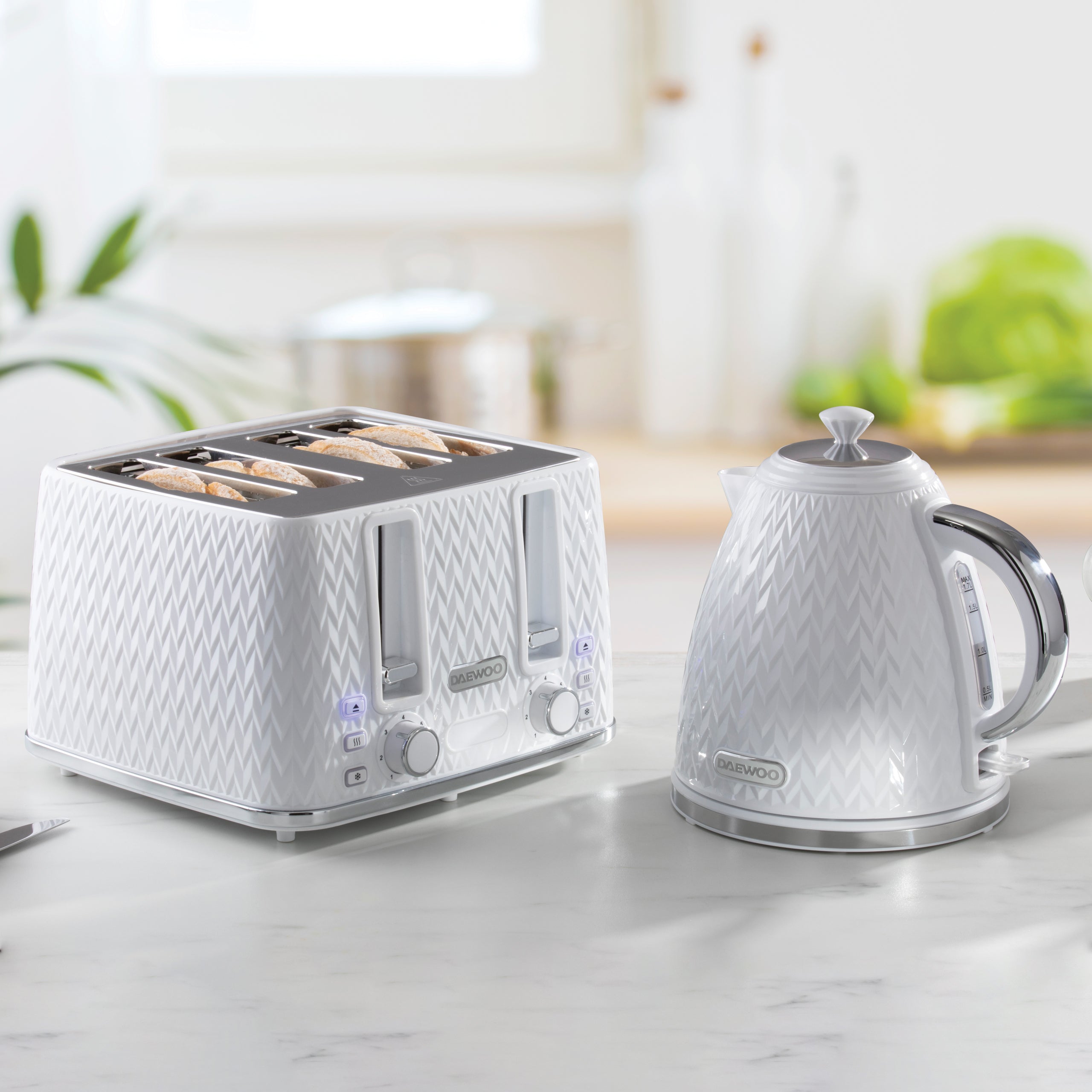 Daewoo White Argyle 4 Slice Toaster